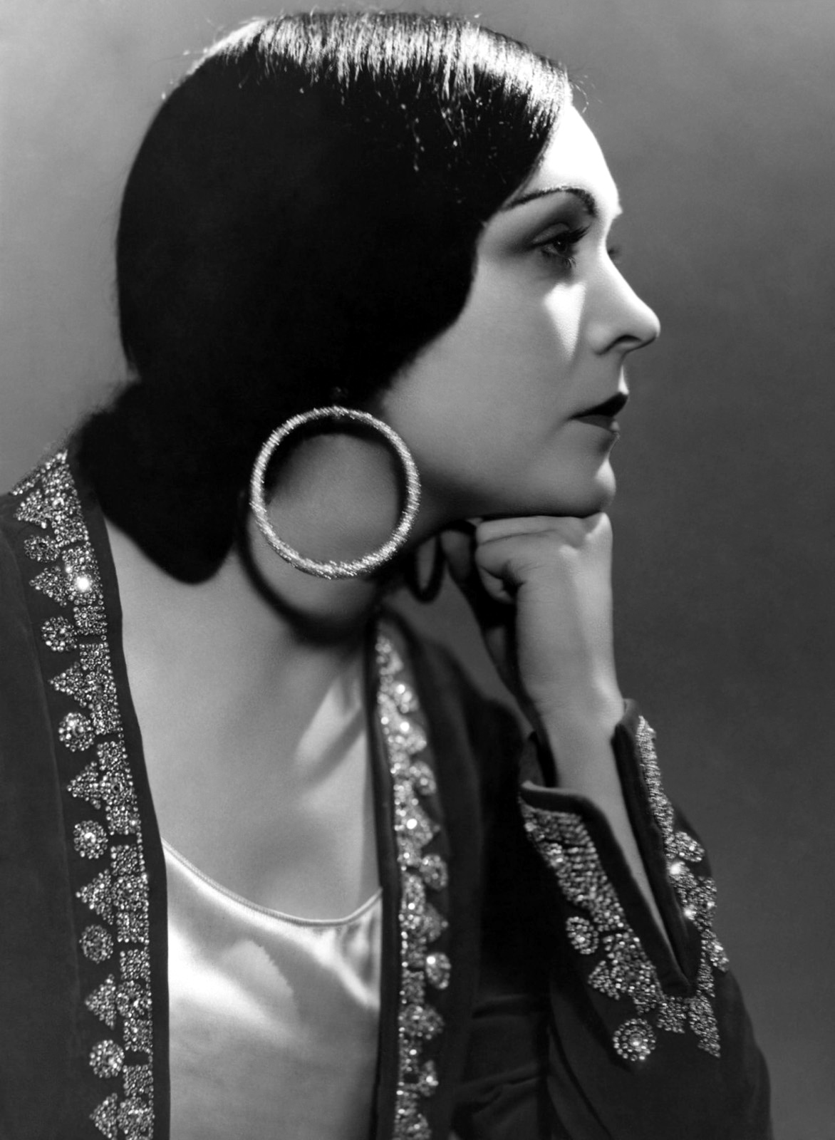 VINTAGE PHOTOGRAPHY: Pola Negri